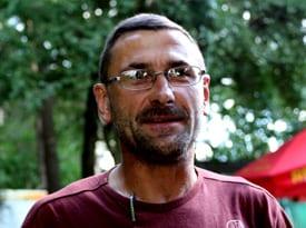 <Strong></noscript>Szef Działu Technicznego</strong><br />
Budzi postrach zarówno pośród podległych mu bosmanów, jak i pośród sterników odbierających jachty. Odpowiada za to, żeby na Waszym jachcie wszystko było sprawne, czyste i żebyście dostali go na czas. A jak na czas go nie oddacie....