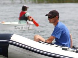 <Strong></noscript>Instruktor optymistyczny :)</strong> na obozach letnich,<br />
<Strong>Instruktor narciarstwa</strong> na obozach zimowych<br />
Każdego nauczy jak sunąć do przodu czy to na falach czy na śniegu. Niejeden uczestnik wraca co sezon aby pod opieką Pana Piotra szlifować swoje umiejętności.