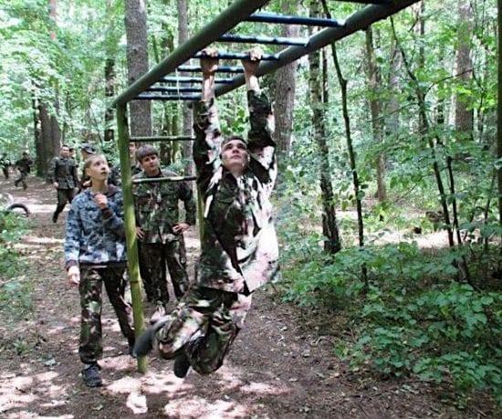 obóz militarny ćwiczymy kondycję