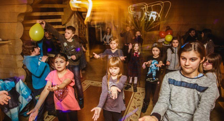 Winter Camp 4 Girls zabawa