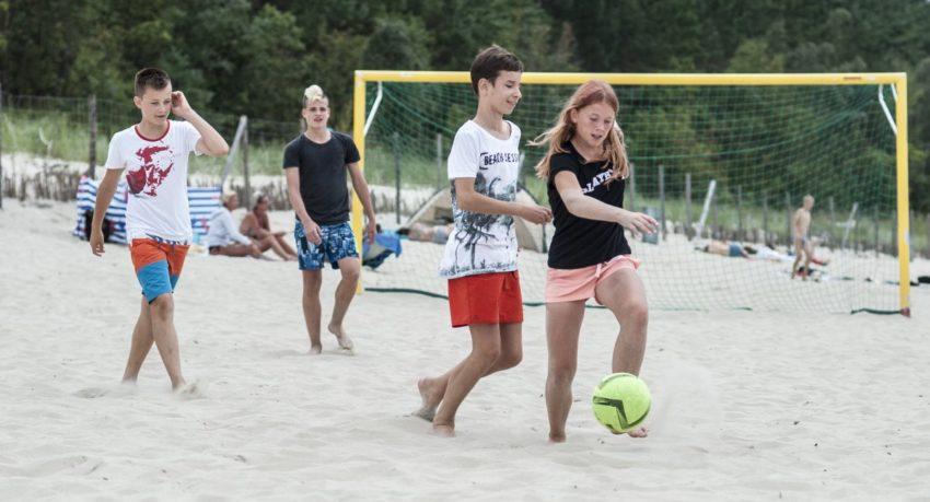 piłka na plaży
