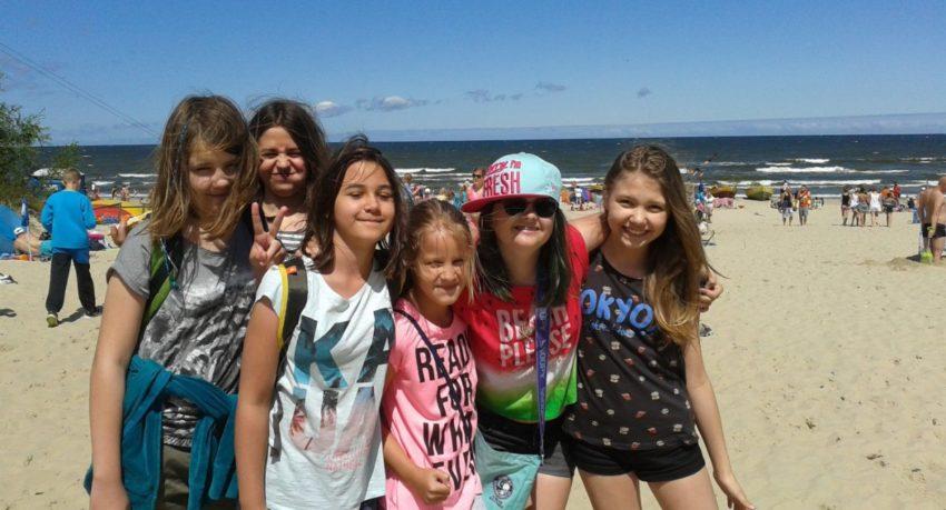 uczestnicy na plaży